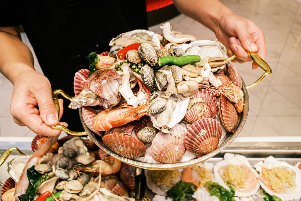 Best-Seafood-Delicacies-To-Enjoy-In-Singapore-scaled