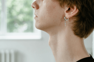 How to Choose the Right Earrings for Men Based on Personality
